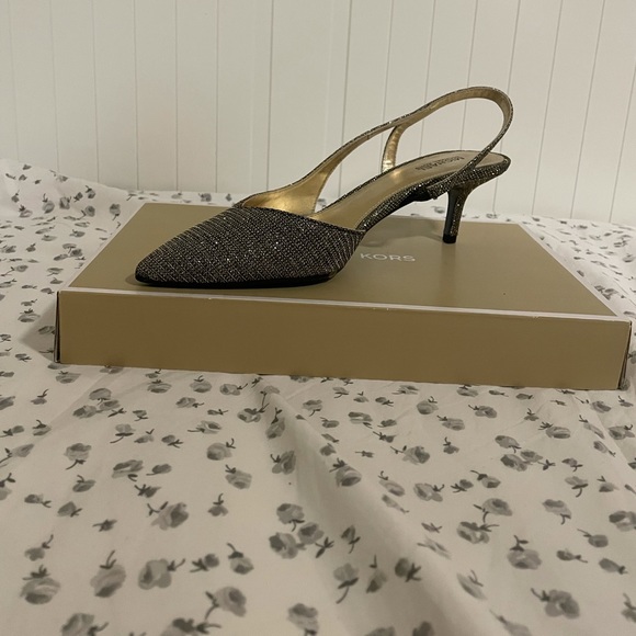 Sandals - Picture 1 of 6